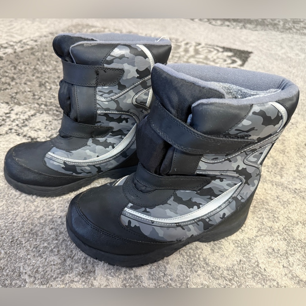 Rugged Outback Kids Camouflage Winter Boots Size 3 Warm Waterproof boots